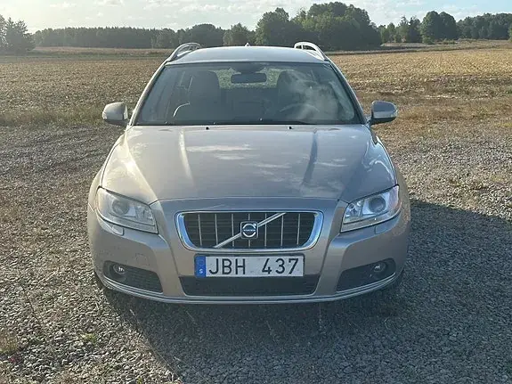 Volvo V70 2009 photo 2