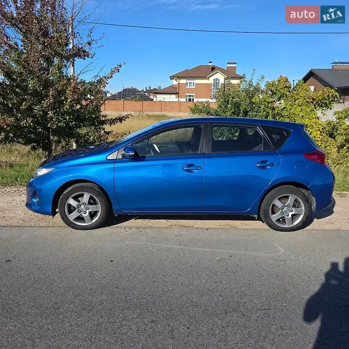 Toyota Auris 2013 photo 3
