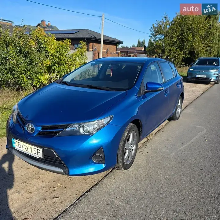 Toyota Auris 2013 photo 2