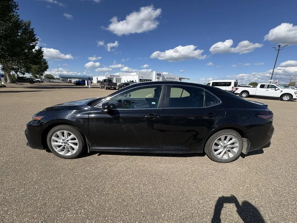 Toyota Camry 2024 photo 2