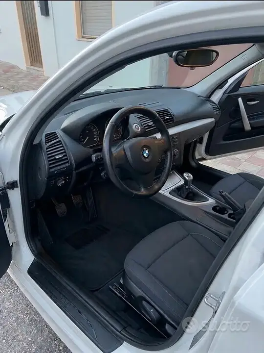 BMW 1 Series 2009 photo 4