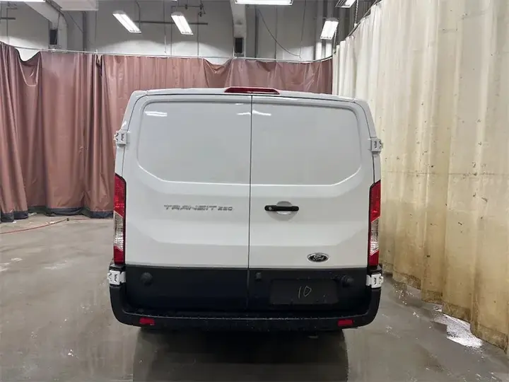 Ford Transit 2025 photo 4