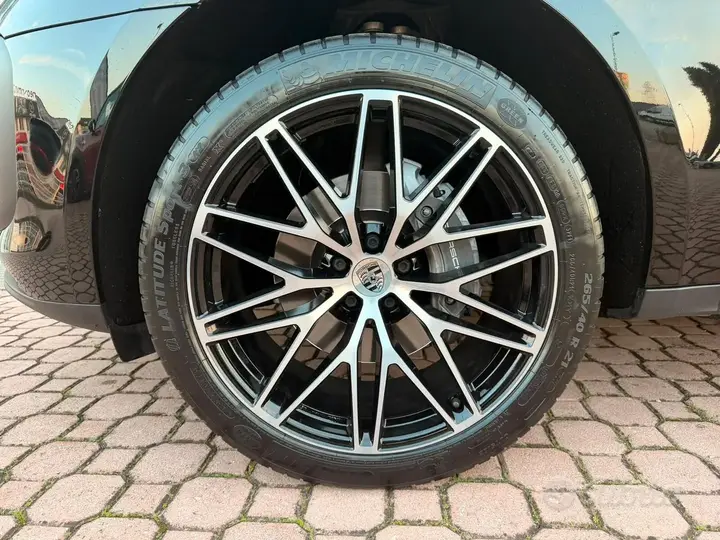 Porsche Macan 2021 photo 2