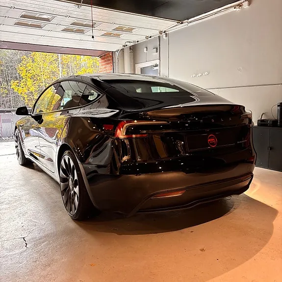 Tesla Model 3 2024 photo 4