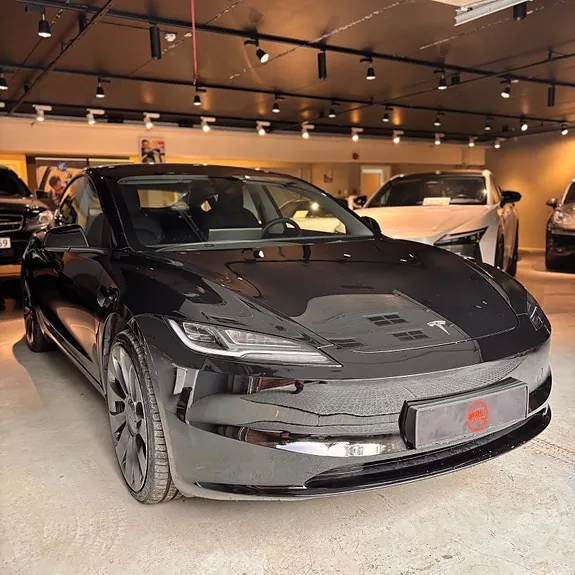 Tesla Model 3 2024 photo 2