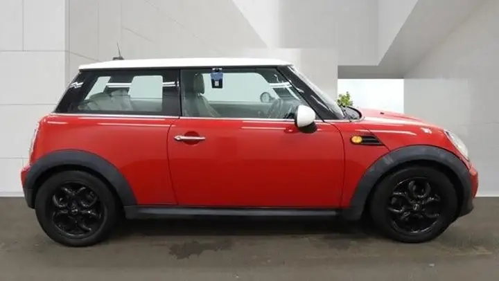 Mini Hatch 2011 photo 5