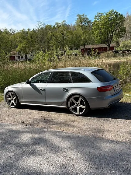 Audi A4 2009 photo 2
