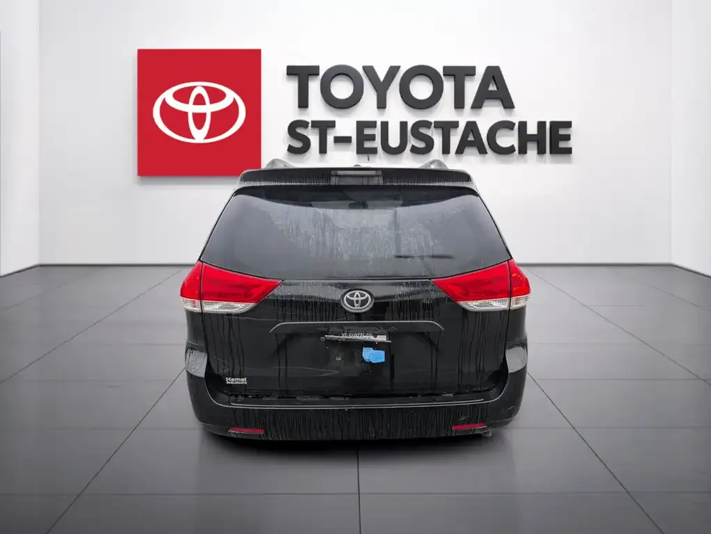 Toyota Sienna 2012 photo 5