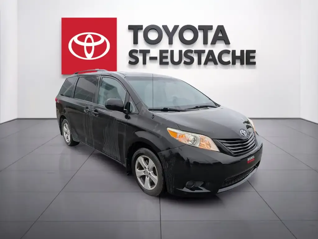 Toyota Sienna 2012 photo 3