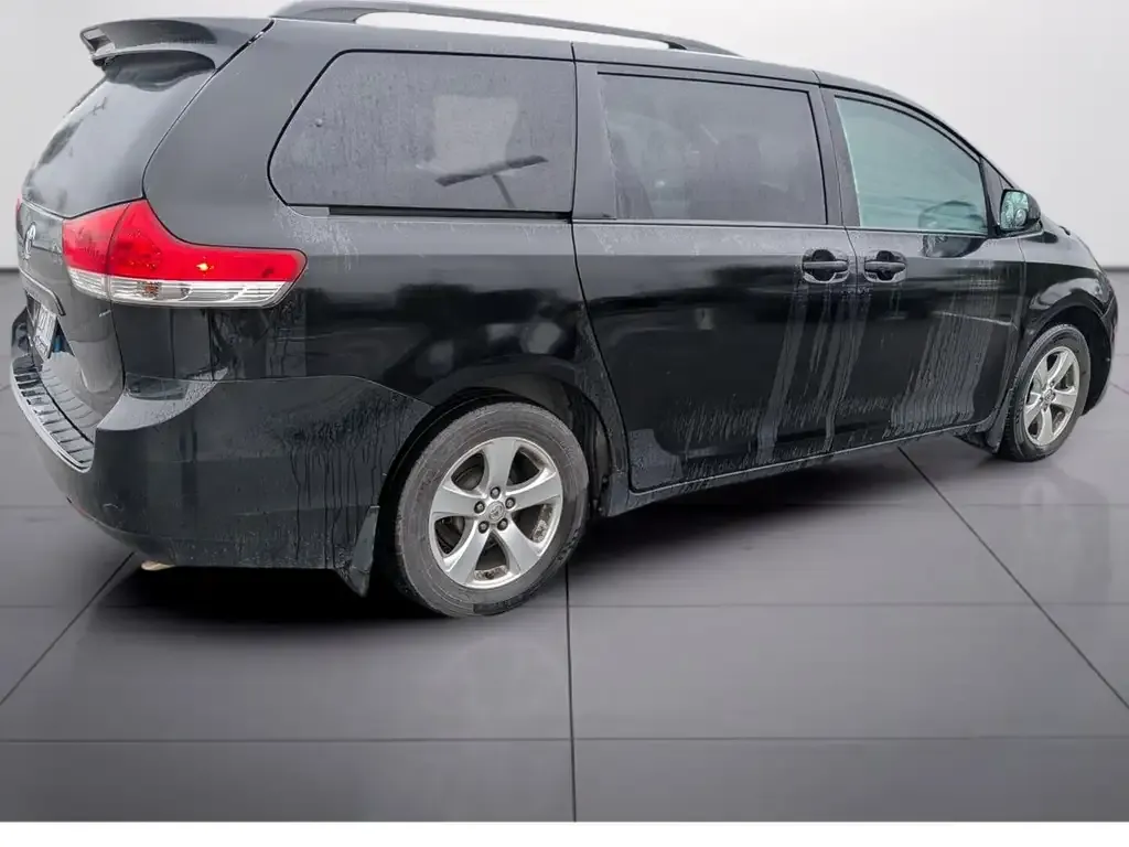 Toyota Sienna 2012 photo 4