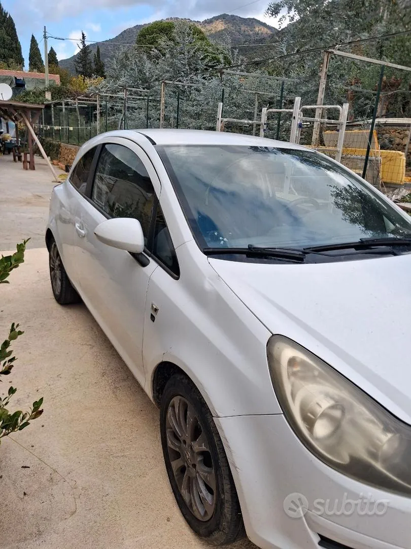 Opel Corsa 2010 photo 2