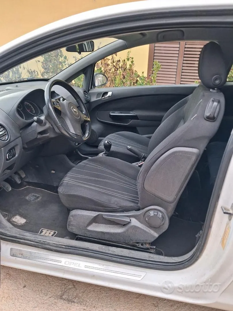 Opel Corsa 2010 photo 4