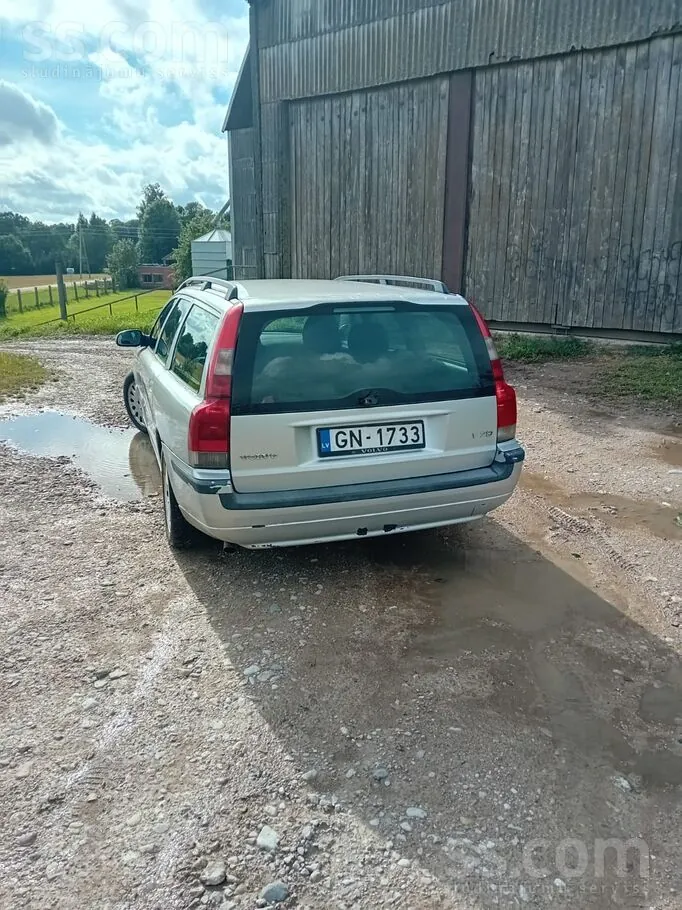 Volvo V70 2000 photo 2