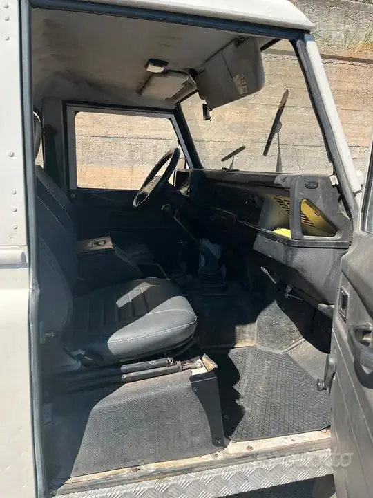 Land Rover Defender 1998 photo 5