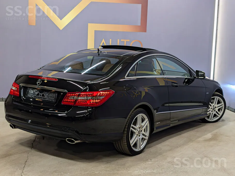 Mercedes-Benz E350 Coupe 2010 photo 4