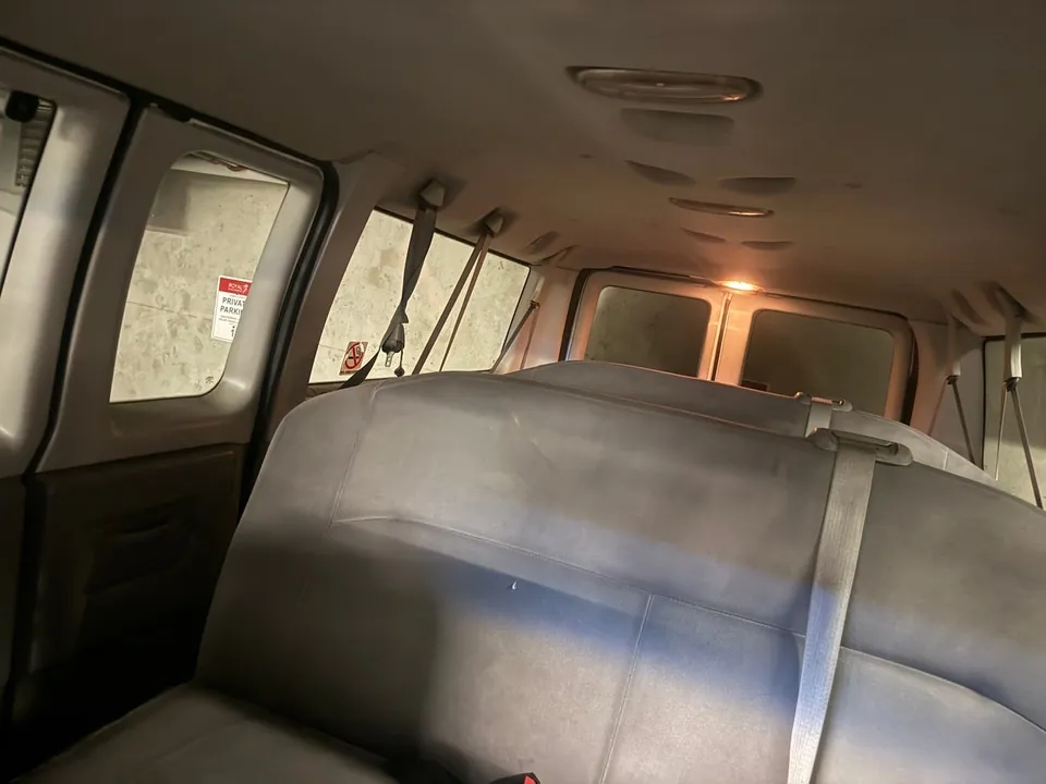 Ford E-350 2010 photo 4