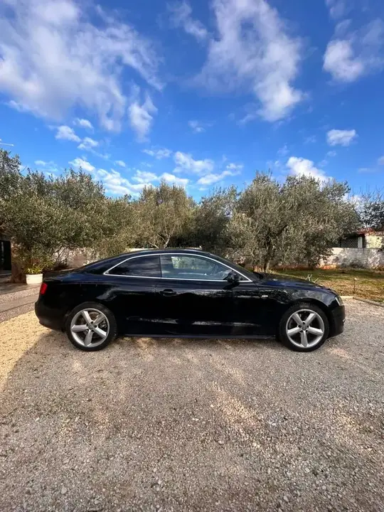 Audi A5 2010 photo 2