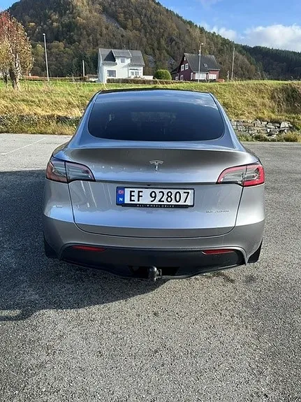 Tesla Model Y 2023 photo 5
