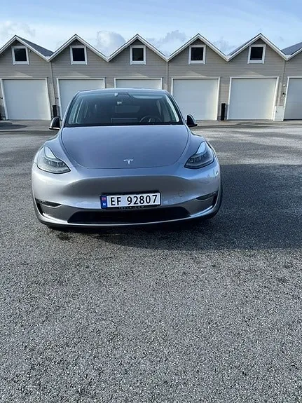 Tesla Model Y 2023 photo 3