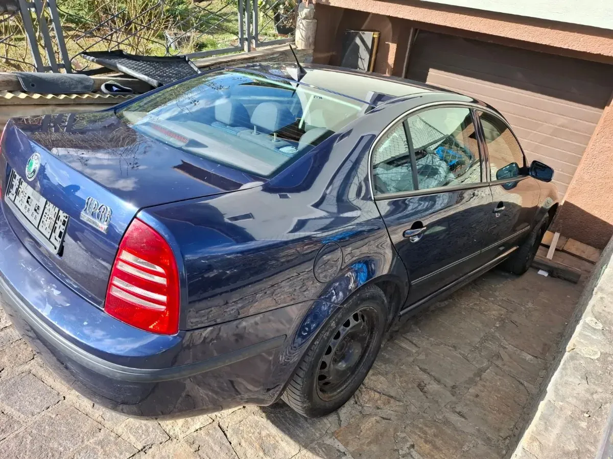 Skoda Superb 2002 photo 2