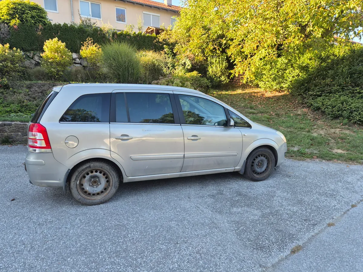 Opel Zafira 2009 photo 2