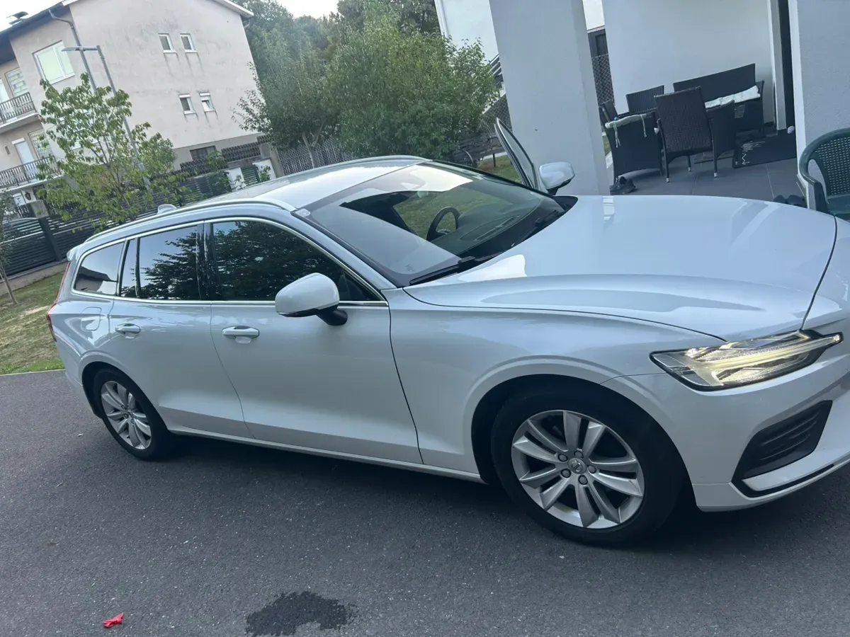 Volvo V60 2019 photo 2