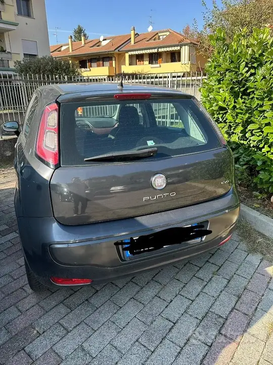 Fiat Punto 2011 photo 2