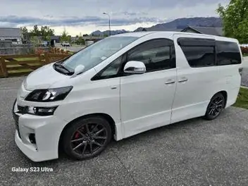 Toyota Vellfire 2012 photo 2