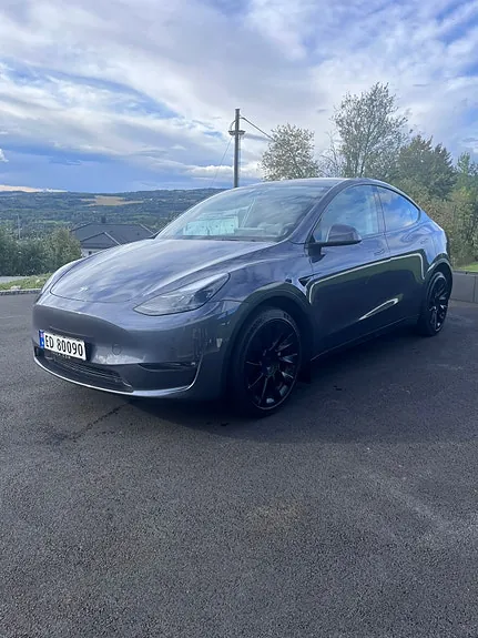 Tesla Model Y 2022 photo 2