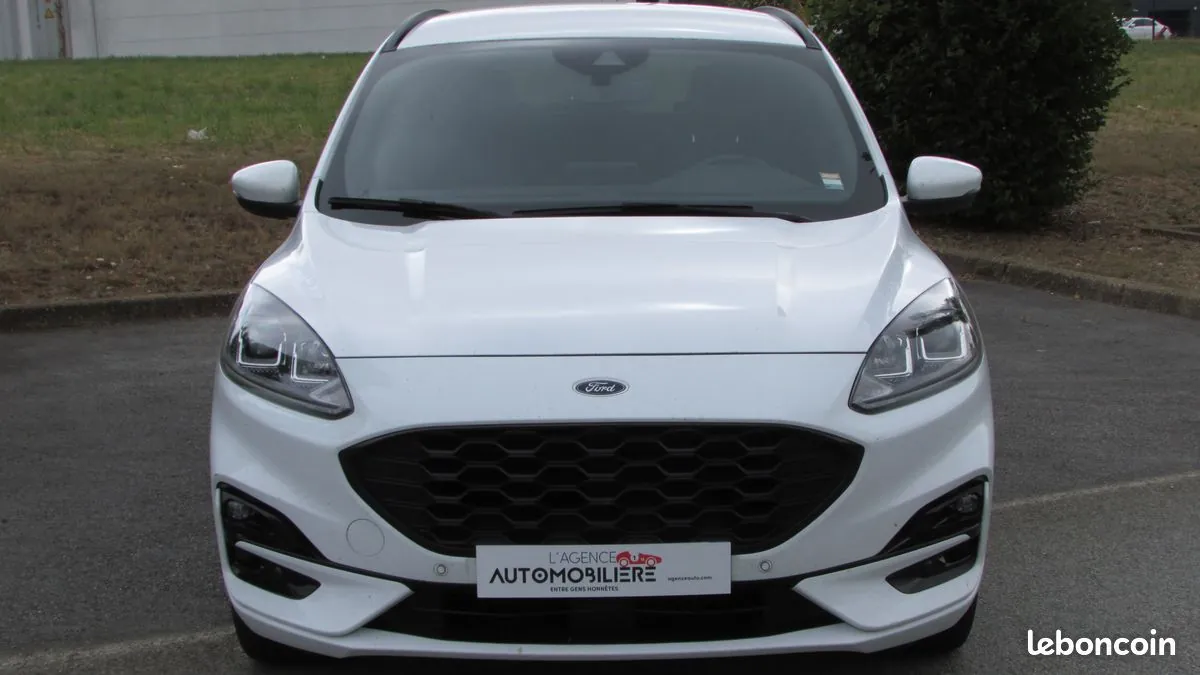 Ford Kuga 2023 photo 2