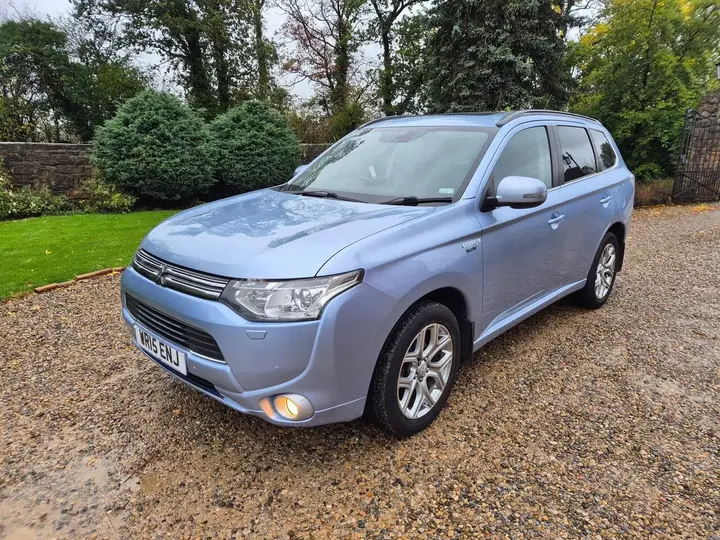 Mitsubishi Outlander 2015 photo 2
