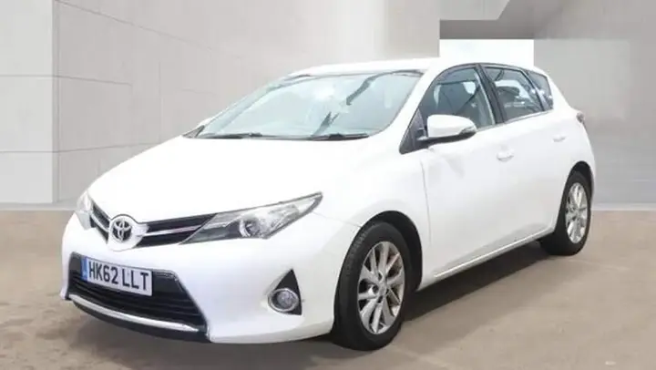 Toyota Auris 2013 photo 2