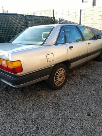 Audi 100
