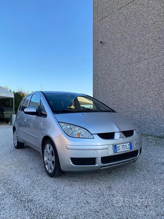 Mitsubishi Colt 2006 photo 3