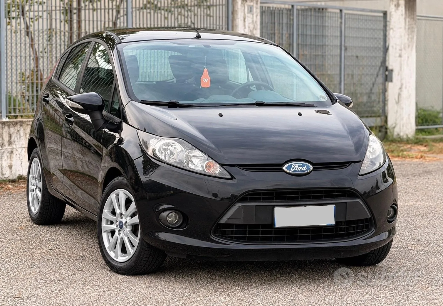 Ford Fiesta 2011 photo 2