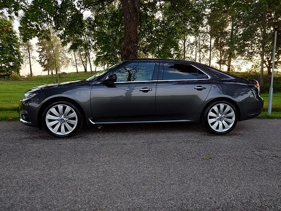 Saab 9-5 2010 photo 2
