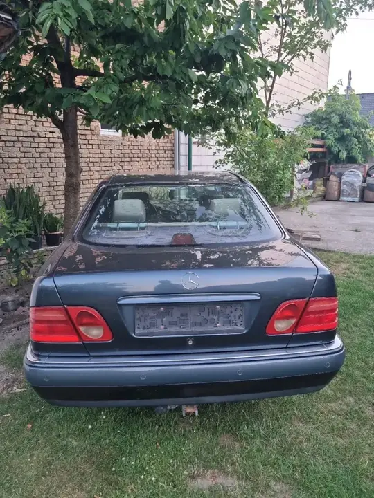 Mercedes-Benz E-Class 1997 photo 2
