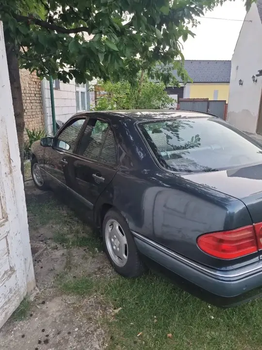 Mercedes-Benz E-Class 1997 photo 3
