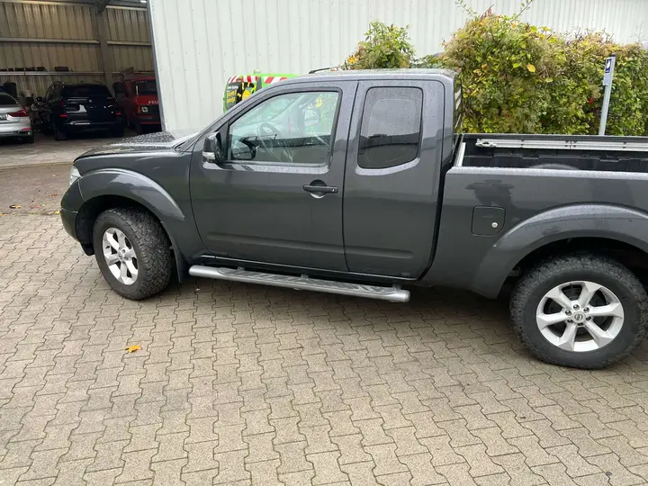 Nissan Navara 2007 photo 2