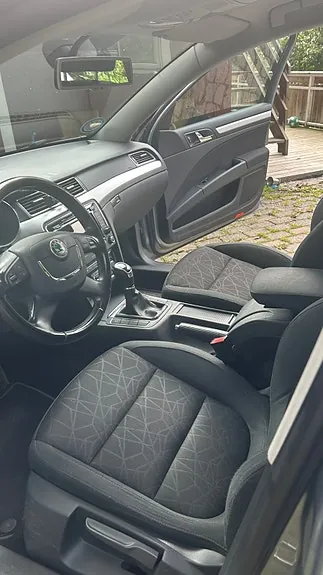 Skoda Superb 2012 photo 3