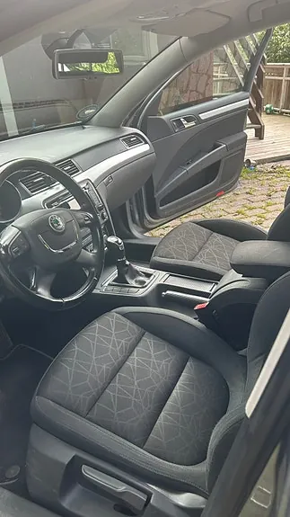 Skoda Superb 2012 photo 4