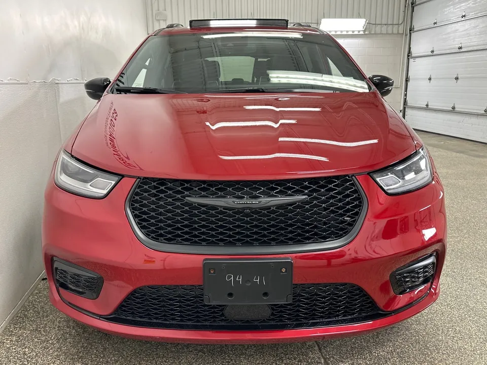 Chrysler Pacifica 2026 photo 2