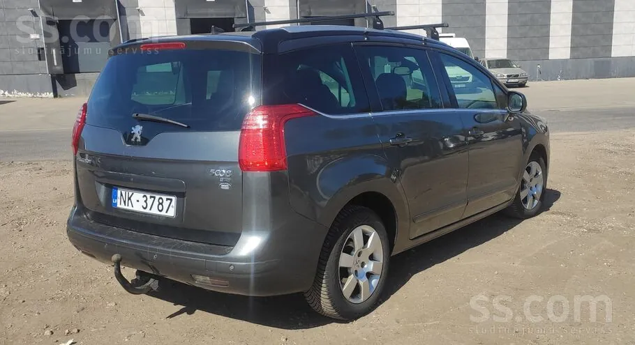 Peugeot 5008 2012 photo 3
