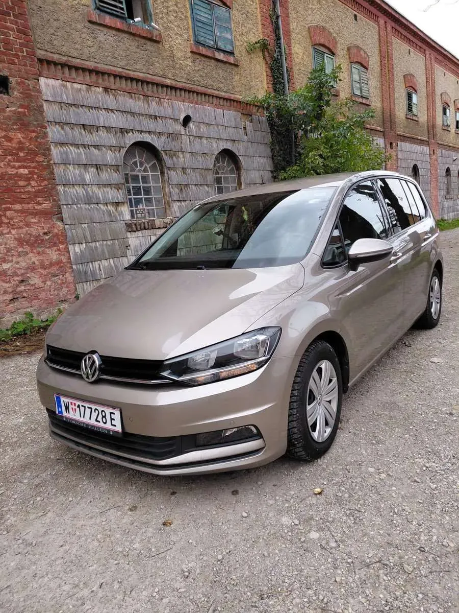 Volkswagen Touran 2018 photo 2