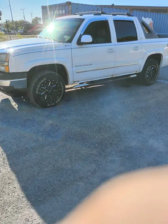 Chevrolet Avalanche 2005 photo 2