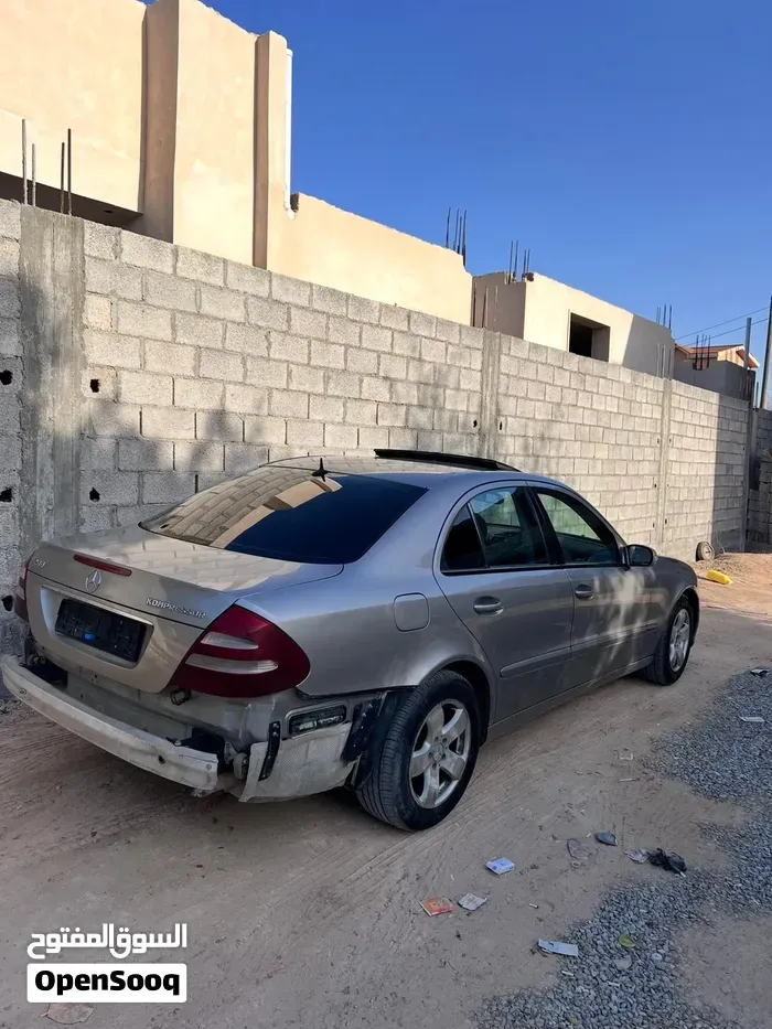 Mercedes-Benz E-Class 2004 photo 5
