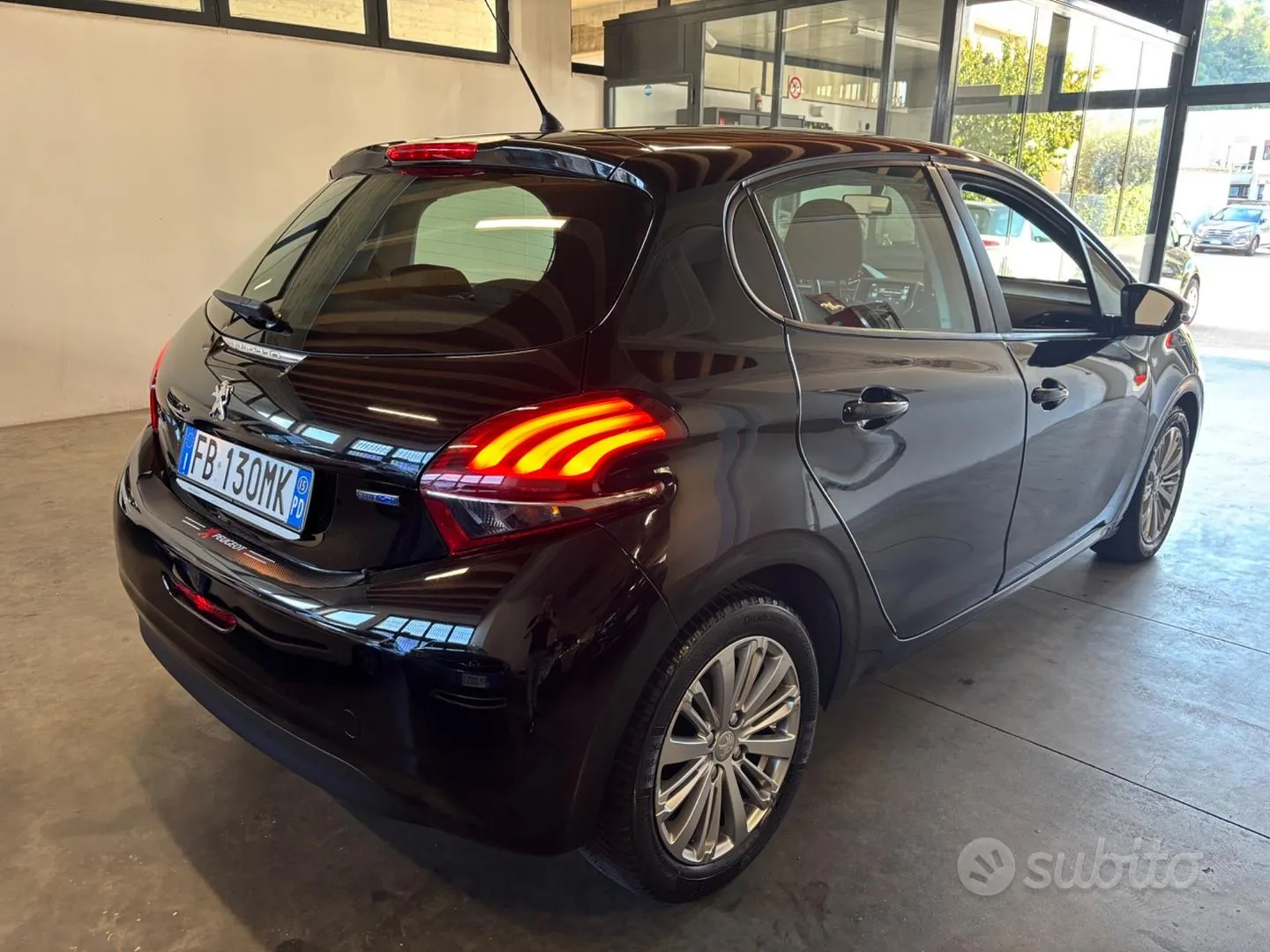 Peugeot 208 2015 photo 4