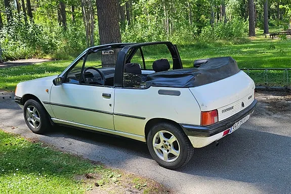 Peugeot 205 1990 photo 5