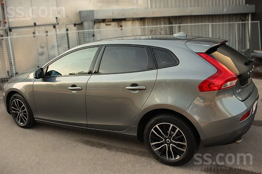 Volvo V40 2019 photo 2