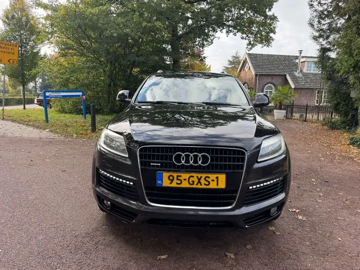 Audi Q7 2008 photo 2